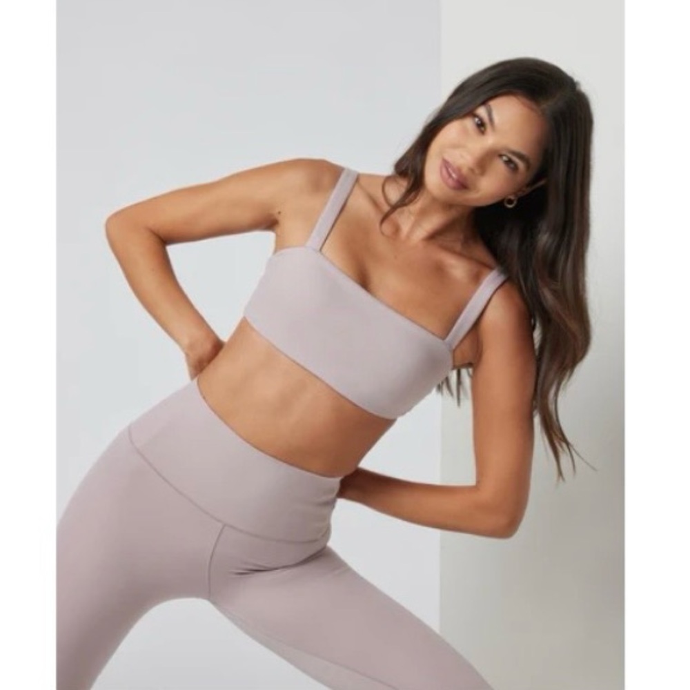 Vuori Evolve square neck bra and leggings in dusk | NWOT